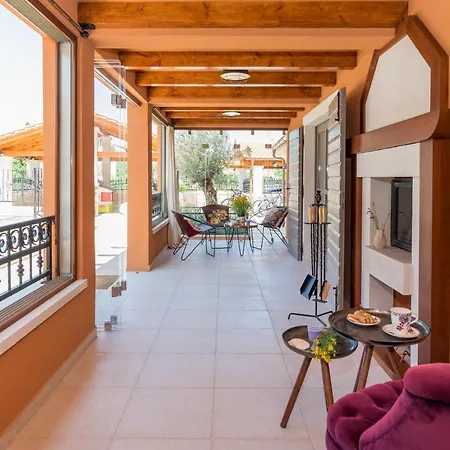 Sleeps 6 With Pool Air Con And Wifi Villa