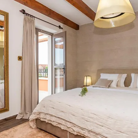 Villa Sleeps 6 With Pool Air Con And Wifi Bicine