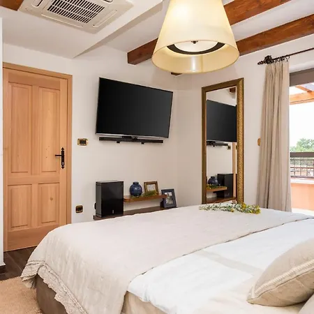 Villa Sleeps 6 With Pool Air Con And Wifi *