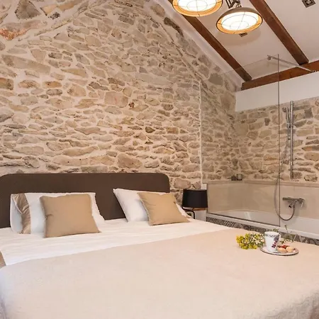 Sleeps 6 With Pool Air Con And Wifi