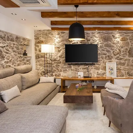 Sleeps 6 With Pool Air Con And Wifi Villa Bicine